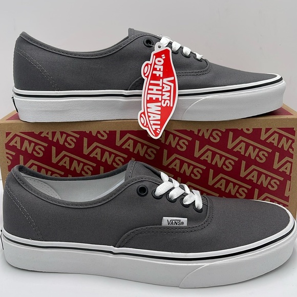 Vans • WMNS Authentic Pewter/Black
VN000JRAPBQ
Sneakers - Picture 1 of 16